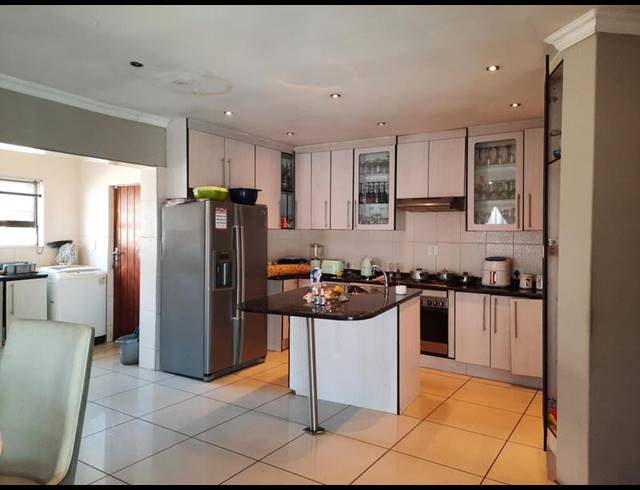 3 BEDROOM HOUSE FOR SALE IN VANDERBIJLPARK SE 8